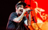 Red Hot Chili Peppers posticipano concerti a Dublino, il cantante sta male